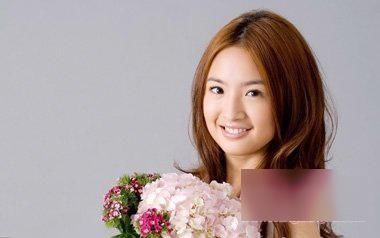 9款超甜的圆脸少女直发发型！