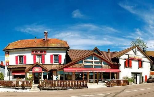 国外打造“混血酒店”：睡觉时翻个身就能出国，点外卖是跨国订单