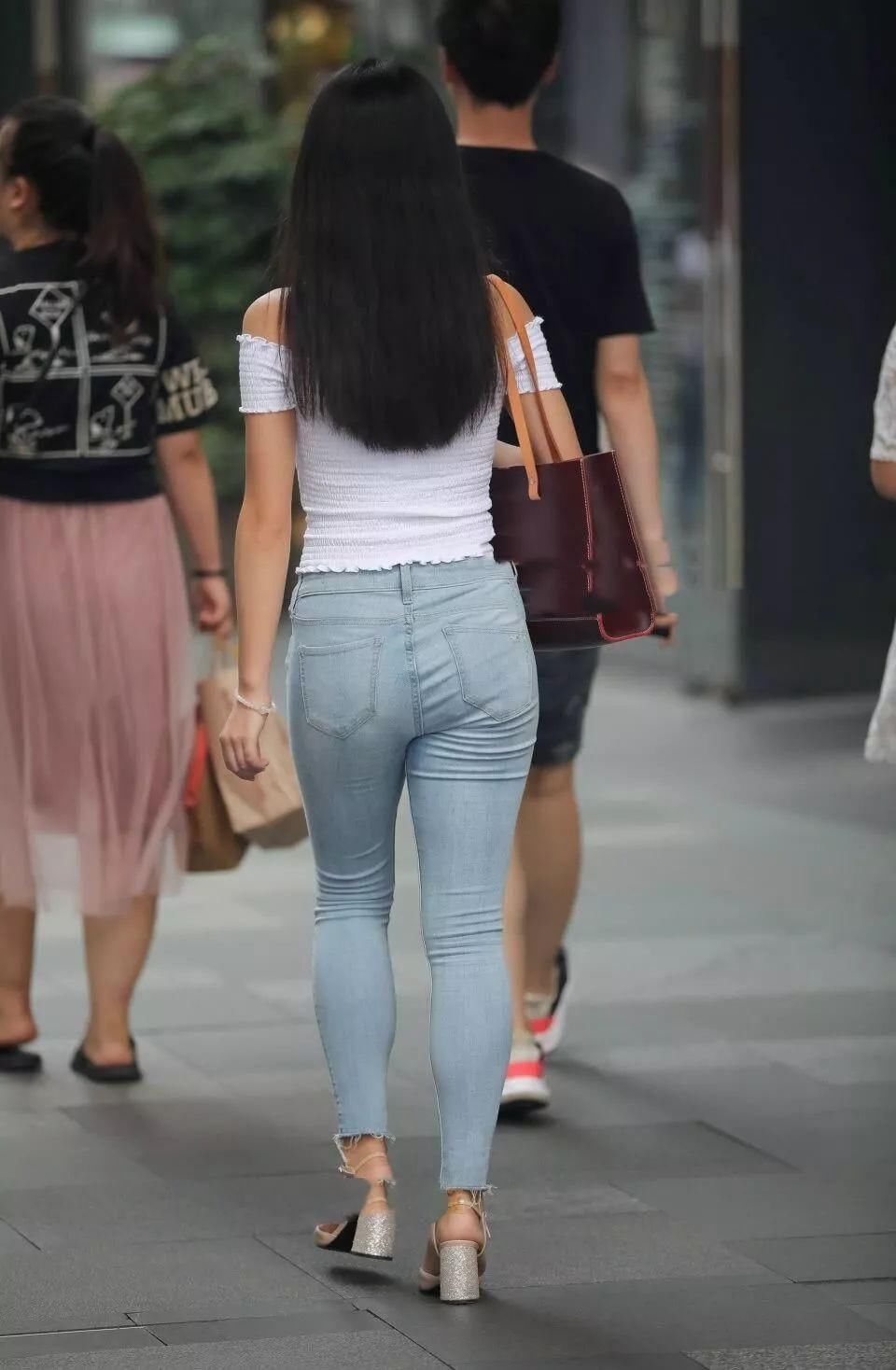 街拍:上身长，下身段，不是妖怪就是懒!