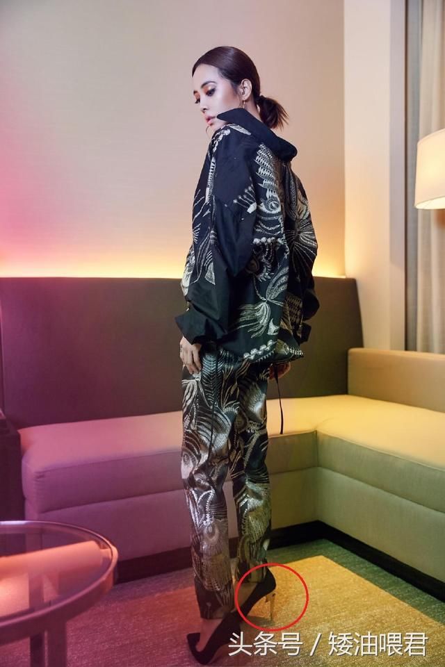 蔡依林霸气开唱，内衣都露出来了，网友:只有我看到鞋子的变化吗