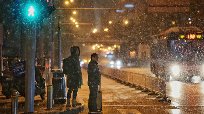 北京初雪日 晚间又飘鹅毛大雪
