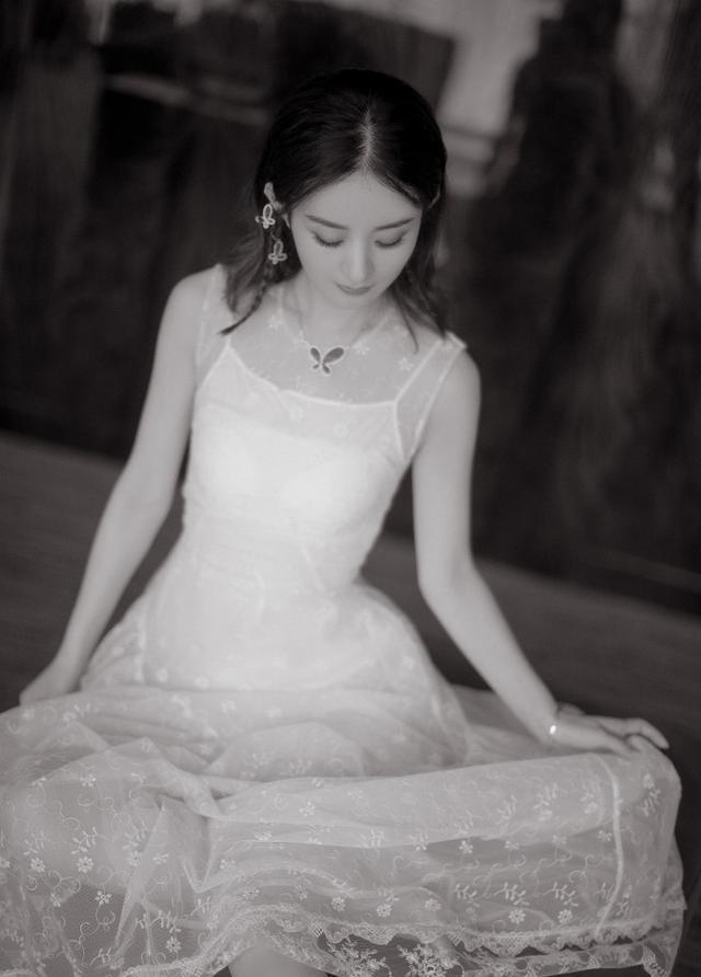 赵丽颖因狂吃甜食被曝怀孕,连续出席活动破传闻