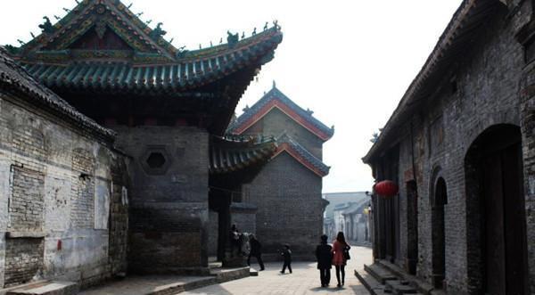  高铁站■中部一座地理位置极优越的城市, 未来将有5座高铁站, 前