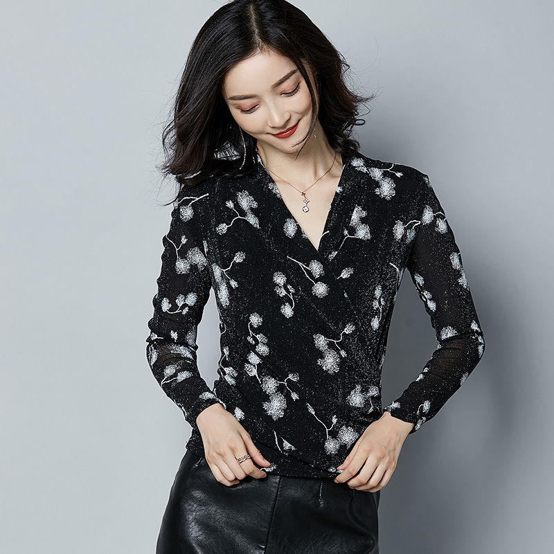 不是我吹!妈的衣品确实高,瞧她新买的小衫,配烟管裤,洋气贼美