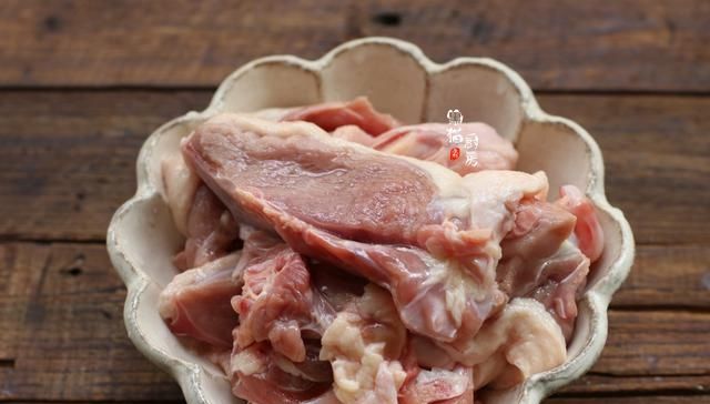  『加水』鸭肉和它是绝配，不加水焖一锅，邻居：闻起来臭，吃着真香又下饭