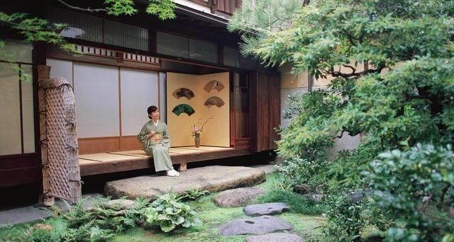 等有钱了，就造一个日式庭院，静谧悠然禅意十足，每天喝茶赏花