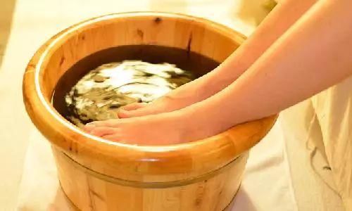 春天湿气重?一招教你快速逼出体内一年湿气寒