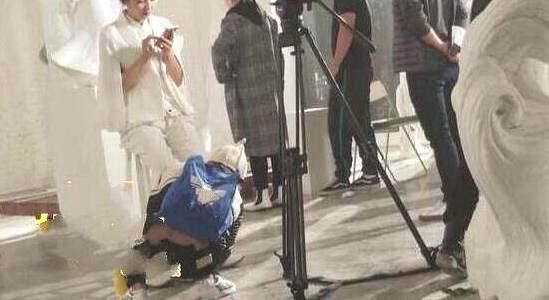 片被曝刘涛让助手这样服侍她，网友愤怒，真相后被澄清！