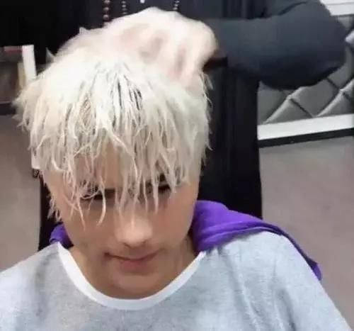 “可乐跟洗洁精”洗头发，疼的头皮发麻，最后洗完却变成了这样！