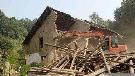  「农民」村干部带头拆农村空心房，专家却说是好事，三点原因让