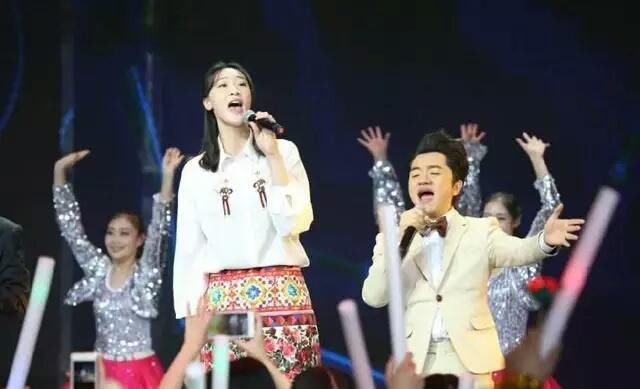 1米63王祖蓝主动合影2米01袁心玥,网友:你是来