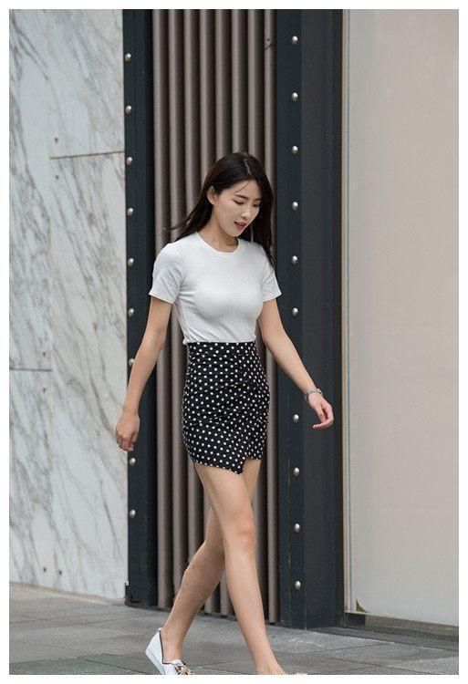 街拍：图1玲珑身段，图3身材姣好，图5凹凸有致的丰满好身材