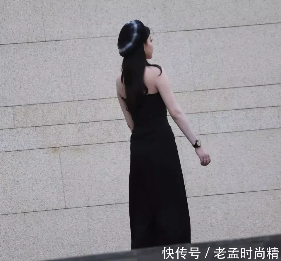 『穿起来』街拍:黑色一字肩阔腿裤, 显高显气质