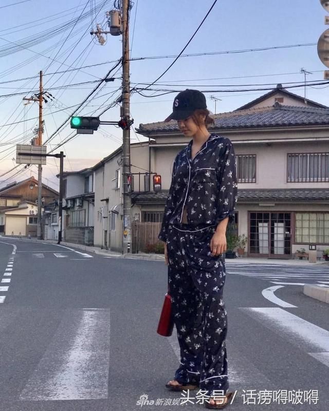 时装教主!蔡依林森林看日出 素颜穿睡衣依然潮