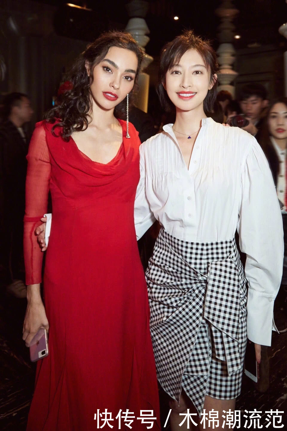 张俪穿绿格吊带出门，腋下勒出一撮毛，网友：看得我看尴尬啊！