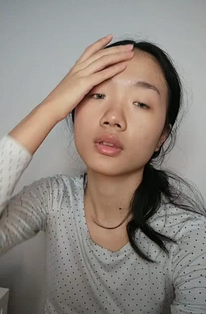 不怕丑女化妆，就怕美女化妆，单眼皮小姐姐简直就是美出天际，网