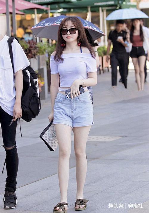 街拍：都是时尚俏佳人，穿得这么漂亮的女生尽显淑女魅力