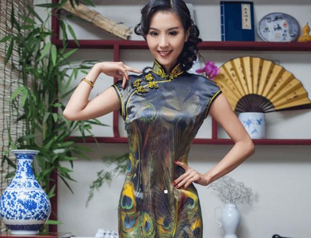 菲律宾美女来中国旅游,买了一件旗袍看到账单说:是不是算错了?