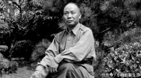 『孟良崮』张灵甫战死孟良崮,蒋委员长当着众人,抡起手杖打的他满头是血