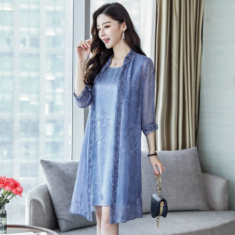 新出一种裙:真丝裙,贵气排场显端庄,虽然小贵,一穿美爆也值了