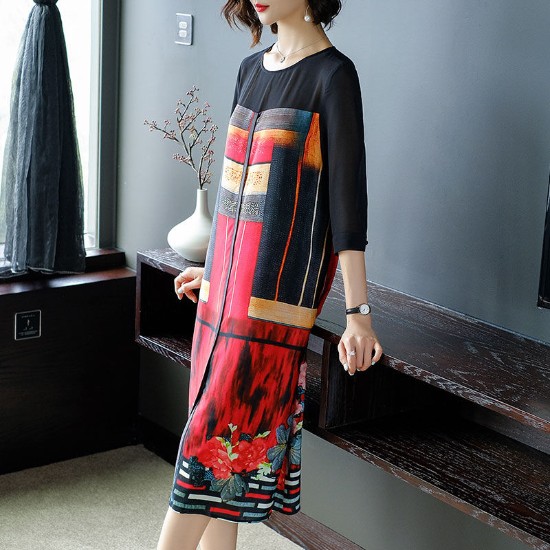 屁股大的胖女人，快试试“瘦死人”棉绸裙，真大胆美的路人直回头