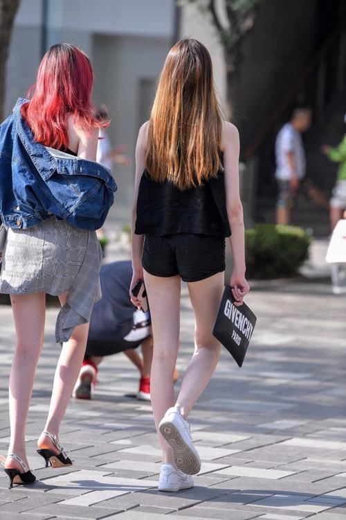 真正美丽的人是不多施脂粉，不乱穿衣服