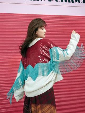 乔欣厉害了，拍写真撞衫超模也不输，网友：腿长有两米？