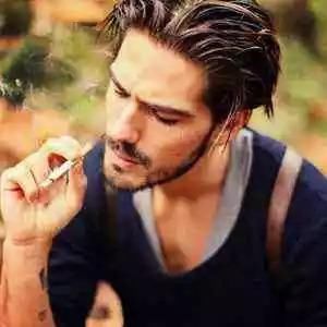 杭州小哥花4万做的发际线，火遍全网!深八这发际线到底挫在哪里