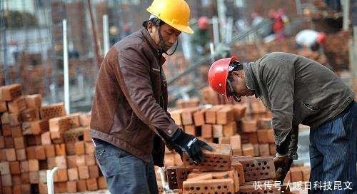  上涨|农民工收入上涨，为何比工资阶层涨得还快