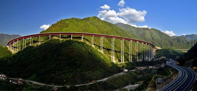 云端上的高速公路——雅西高速公路，总投资约206亿元