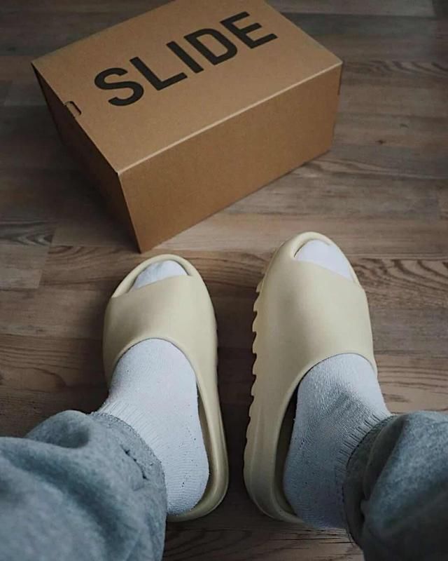制霸@19元拖鞋硬刚Yeezy拖鞋,谁才是夏日制霸街头的神级单品?