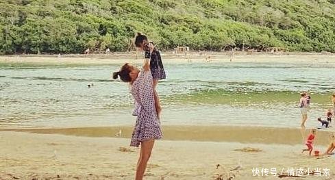  【儿子】周杰伦晒全家福，一家四口手牵手，2岁儿子身高快赶上姐姐