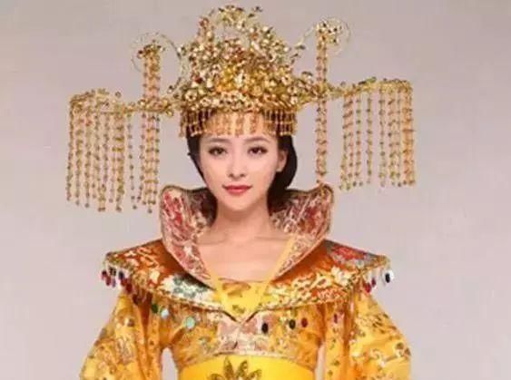  『人生转折点』心理测验假如你是皇后，你会选哪种发型测试你人生的转折点