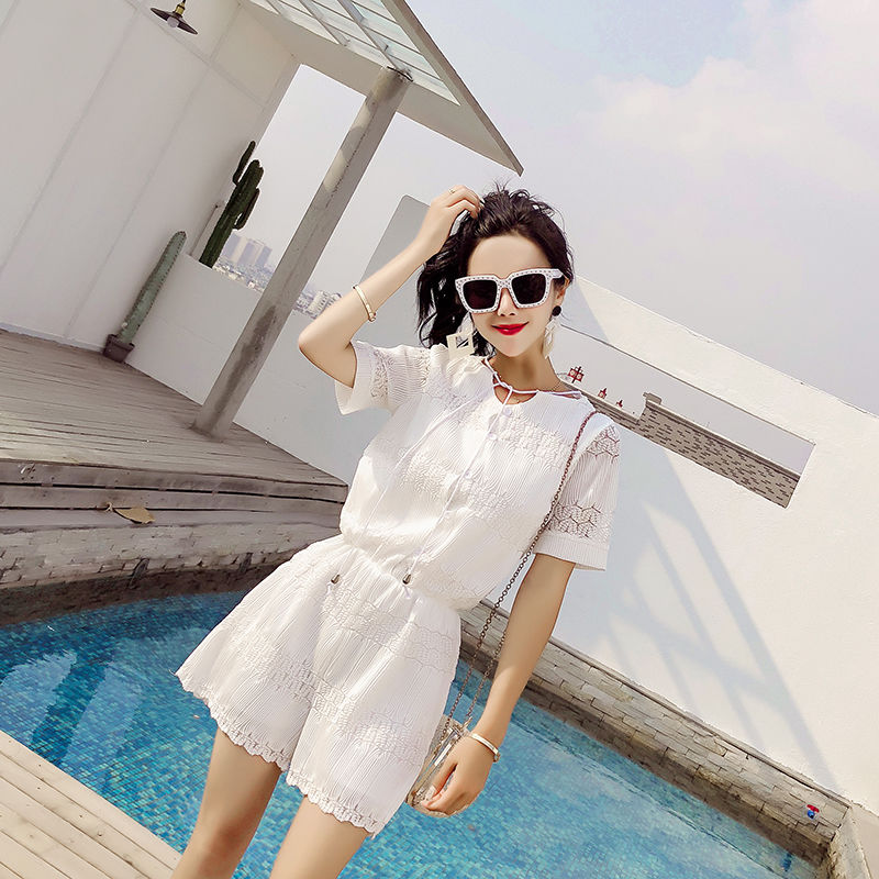 比裙子还要清爽时髦的连体短裤，收腰提臀，尽显曲线美，动心