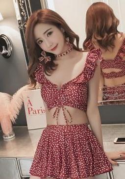 风韵迷人的时尚泳衣小姐姐，甜美可爱，性感优雅！