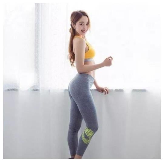 美拍：健身房里的紧身裤美女们，穿衣搭配很勾人，哪个馋了你的眼