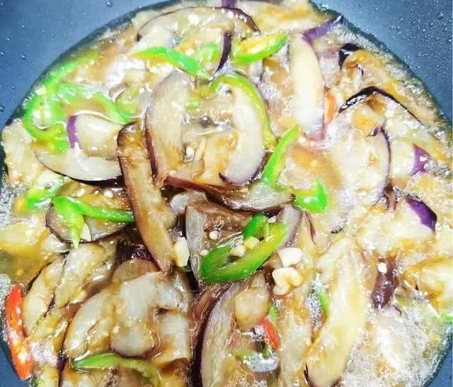 『色香味』红烧茄子,这样做拿肉不换,色香味俱全