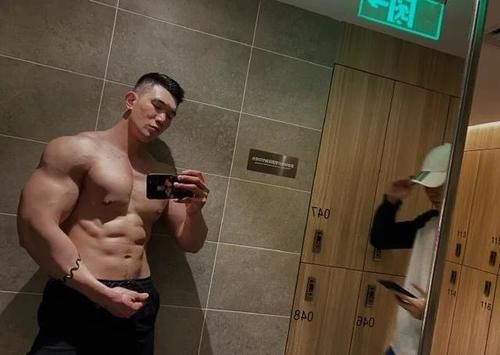 「洋火」193CM“肌肉版”杨洋火了，这颜值大长腿让网友不淡定了！