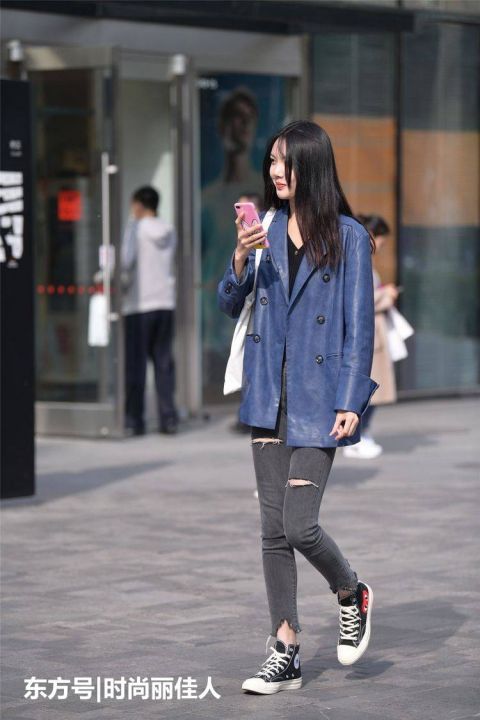  气质：牛仔裤与高跟鞋的搭配，轻轻松松展现大长腿，充满气质范