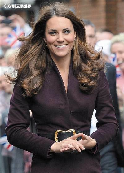 高贵优雅又平易近人，凯特王妃便衣买菜，掉地上的西红柿捡起就吃