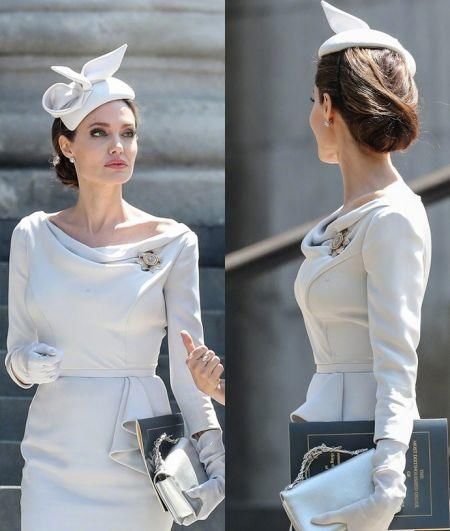 43岁朱莉暴瘦成纸片人，靠气质依然艳压全场，网友：这才是真女神