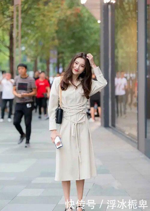  『优雅』小姐姐一双高跟凉鞋时尚而富有气质，让人感受婉约的美丽
