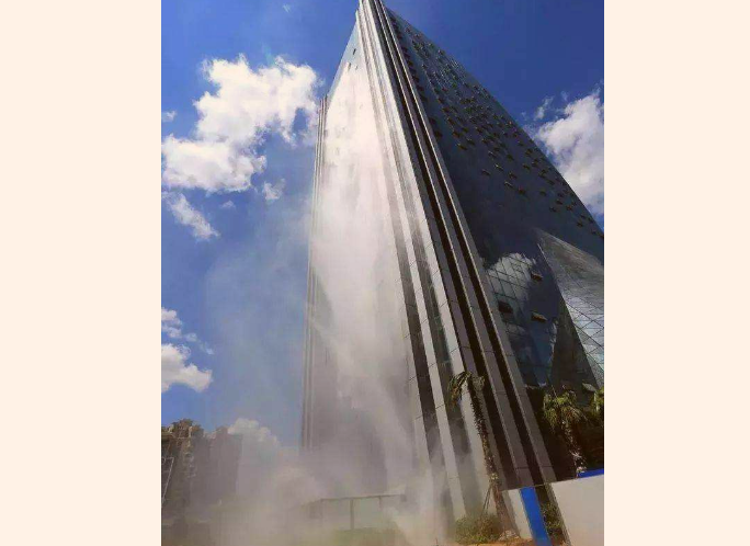  基建：中国基建再次看呆老外这次直接在摩天楼上建瀑布，怎么做