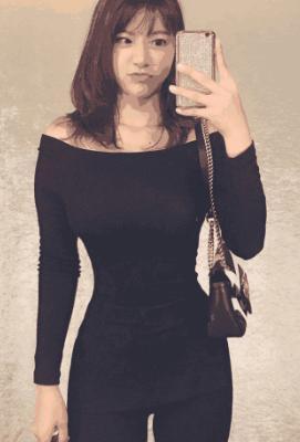 泳衣小姐姐，无疑是一道靓丽的风景线，彰显时尚女人味！