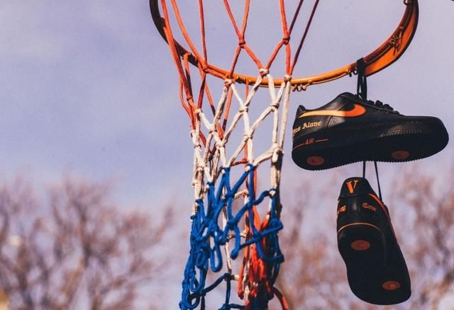 我们对比了 Nike 去年和今年的重磅联名!看看到底哪几双最走心