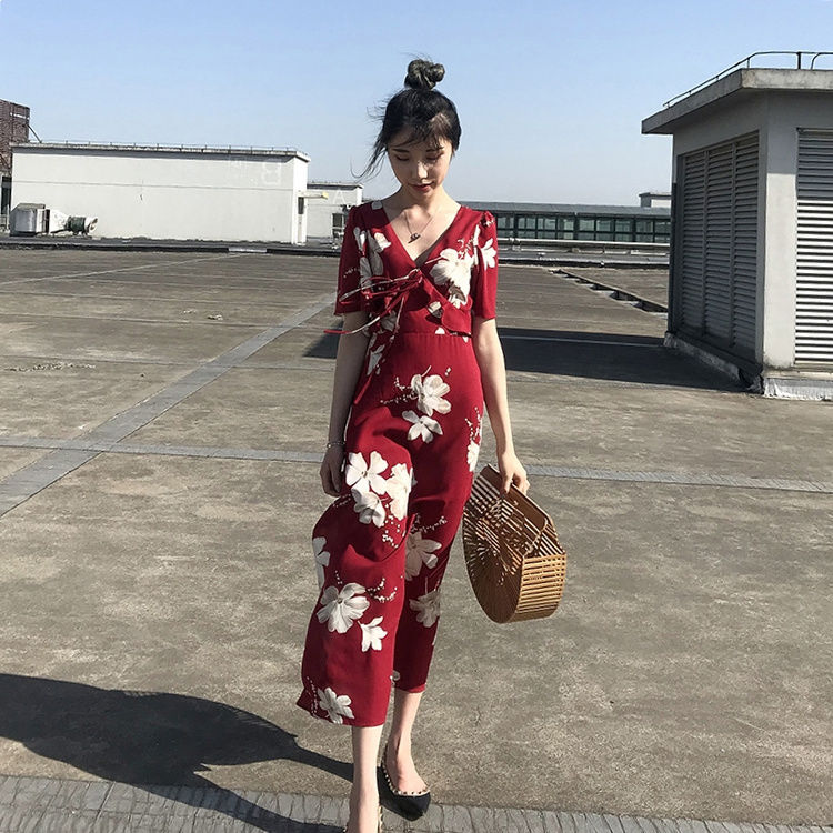 现在的女人胆真大，海边这样穿，真好看，海美人更美