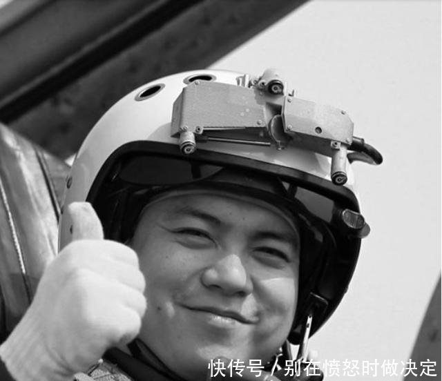 80后空军山东坠机去世,3年内未回过家,妻子几度晕倒现场！