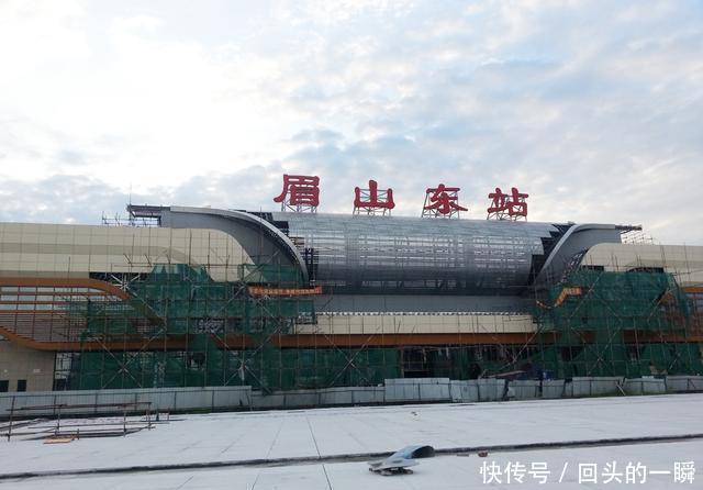  #游客#四川最郁闷的2座火车站，直线距离仅500多米，不少游客弄