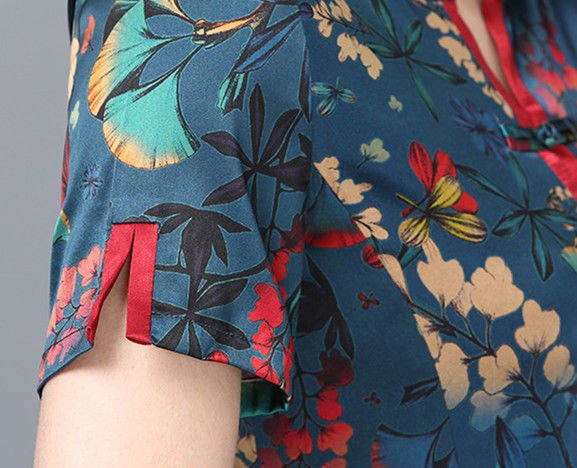 大姨不愧是“女神般”的存在，56岁穿上连衣裙还这么美