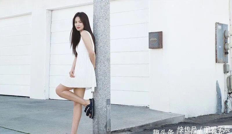  『宋慧乔』宋慧乔最新代言，不走熟女风格重返校园风，穿紧身裙丰满身材迷人